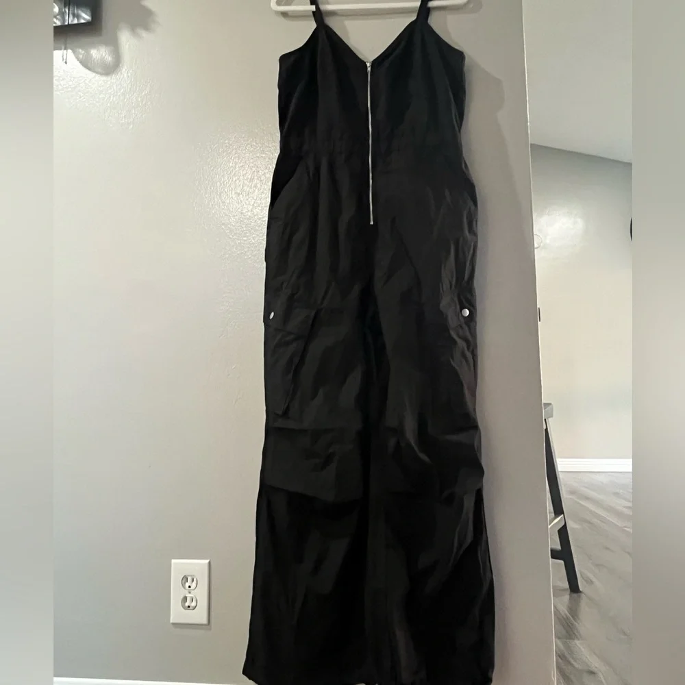 Women’s Maxi Cargo Jumpsuit   Size  M. Black
